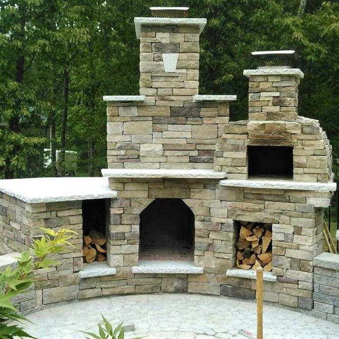 Outdoor Fire Place with Pizza Oven